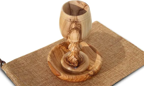 Vista 4 de Copa de Comunión de Madera de Olivo Tallada a Mano de 4.5 Pulgadas con Bandeja para Pan – Pequeña Copa Kiddush para Eucaristía, Santa Comunión y 1
