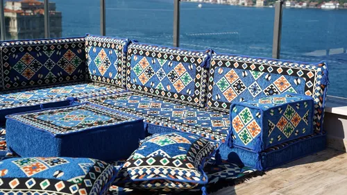 Vista 2 de arabicsofa Juego de asientos Jalsa en forma de L – Majlis árabe hecho a mano con almohadas de respaldo