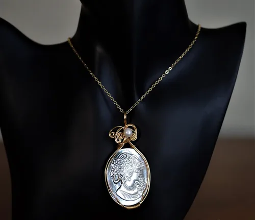 Vista 5 de Collar con colgante de camafeo de madreperla de Tahití relleno de oro de 14 quilates para mujer