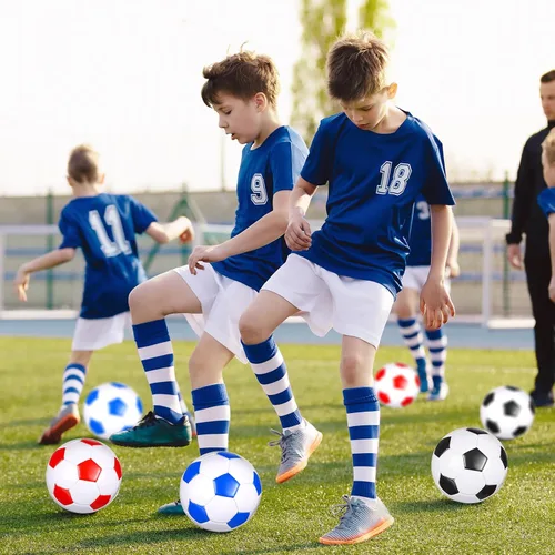 Vista 6 de Jenaai 24 pelotas de fútbol desinfladas con inflador, tamaño oficial a granel, para adolescentes, adultos, niños, interiores y exteriores, deportes