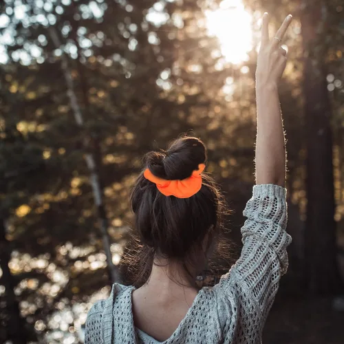 Vista 5 de Coleteros de neón para cabello de los años 80 y 90, 4 piezas de satén de seda para el cabello, bandas elásticas para el cabello, bandas elásticas