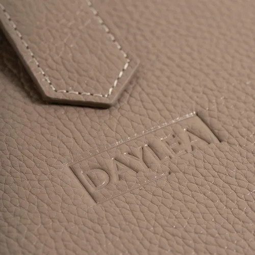 Vista 9 de Cartera de cuero genuino para mujer con protección RFID, cartera plegable para teléfono celular, con cremallera, diseño delgado, con múltiples