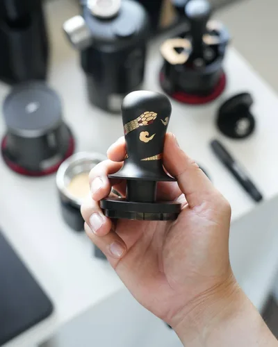 Vista 6 de MHW-3BOMBER 58.35mm Tamper de Espresso Edición Patrón Serpiente - 3 Tamper de Café con Resorte y Retroalimentación de Sonido - Herramienta de Tamper