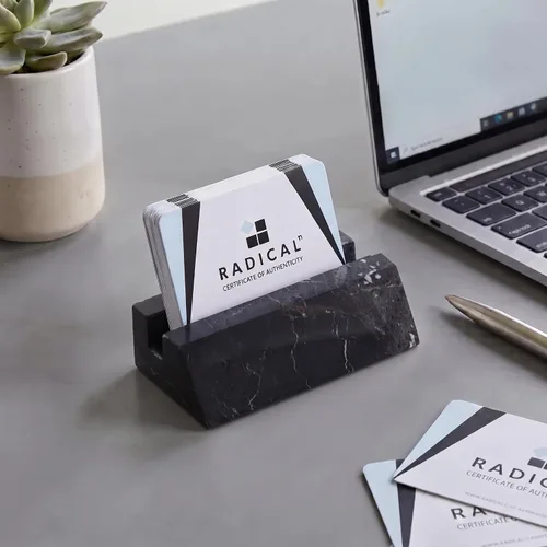 Vista 3 de Radicaln Tarjetero de mármol de 4 pulgadas hecho a mano, organizador de tarjetas de visita negro para escritorio de oficina, soporte de exhibición