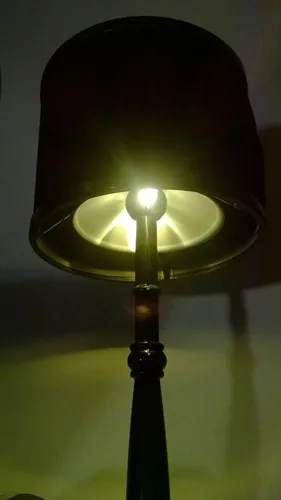 Vista 4 de Retro Lámpara de escritorio LED alimentada por USB con pantalla