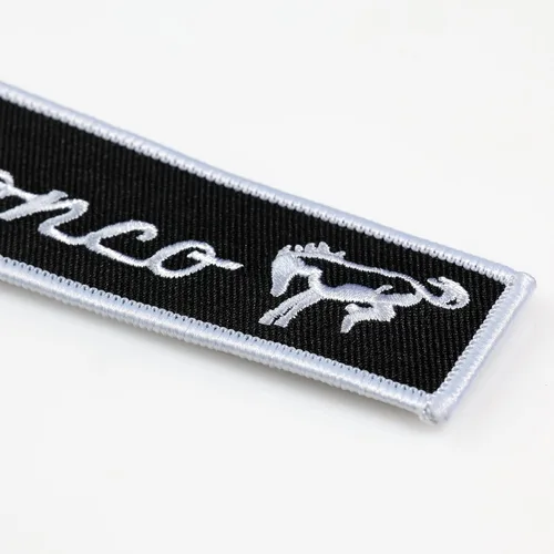 Vista 4 de Detroit Shirt Company Llavero bordado con logotipo de Ford Bronco 5" x 1" logos delanteros y traseros, Negro