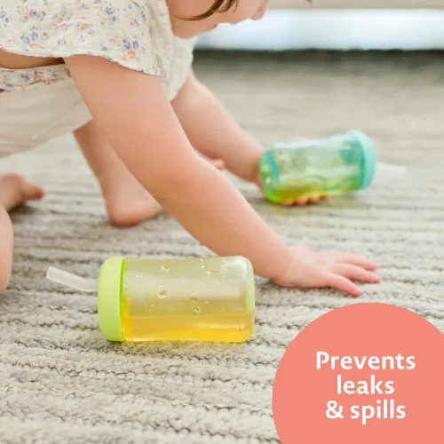 Vista 4 de The First Years Squeeze & Sip - Vasos con pajita para niños pequeños, taza de transición exprimible con popote de silicona, suministros