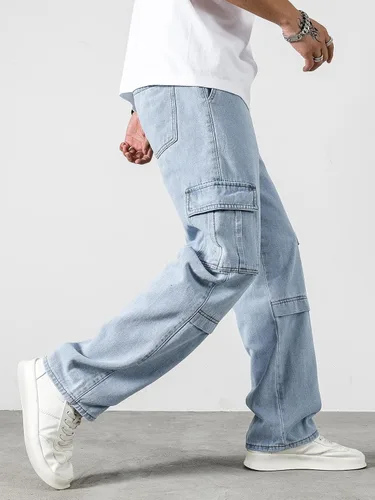Vista 9 de Jeans para hombre con letras parcheadas con detalle de solapa, bolsillo lateral, jeans cargo para hombres