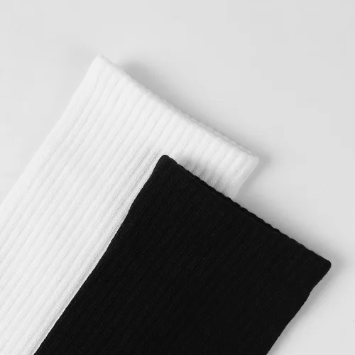 Vista 23 de Calcetines deportivos para correr con compresión de arco, calcetines acolchados de algodón para un ajuste seguro, blanco y negro