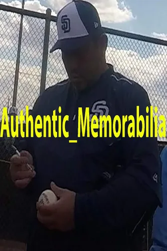 Vista 3 de Hideo Nomo Salón de la Fama con Autógrafo de Béisbol W/PROOF, Imagen de Hideo Firmando para Nosotros, Autenticado por PSA/ADN, Novato del Año, Salón