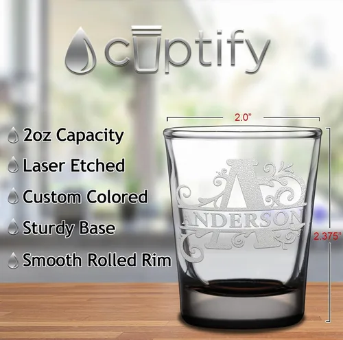 Vista 2 de Cuptify Inicial de cristal con monograma y nombre de 2 onzas, parte inferior negra grabada con texto personalizado para regalos, bodas, cumpleaños