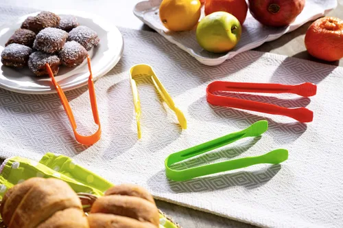 Vista 3 de Juego de 4 mini pinzas de plástico multicolor para aperitivos, bufé, fiestas, bodas, catering, ensaladas, hielo, pasteles, aptas para lavavajillas