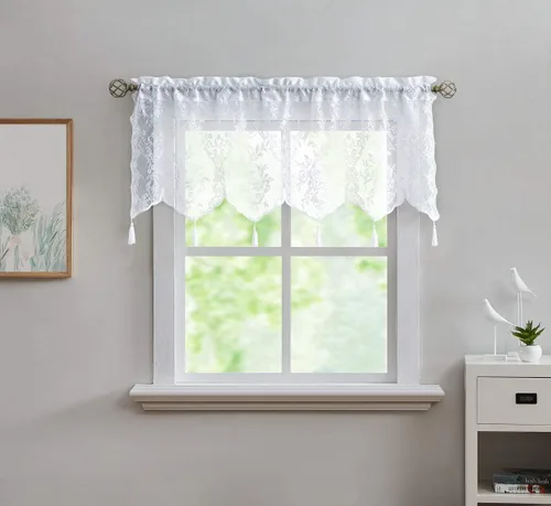Vista 19 de LinenZone Cenefa de encaje transparente con 6 borlas y parte inferior festoneada para cocina, baño, comedor, sala de estar, dormitorio o sótano.