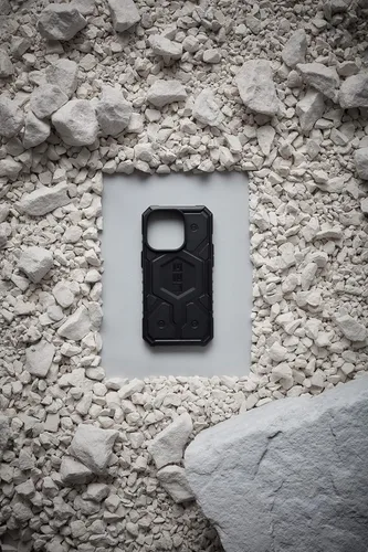 Vista 5 de URBAN ARMOR GEAR UAG - Funda protectora diseñada para iPhone 14 Pro Max, color negro de 6.7 pulgadas, Pathfinder con imán integrado, compatible