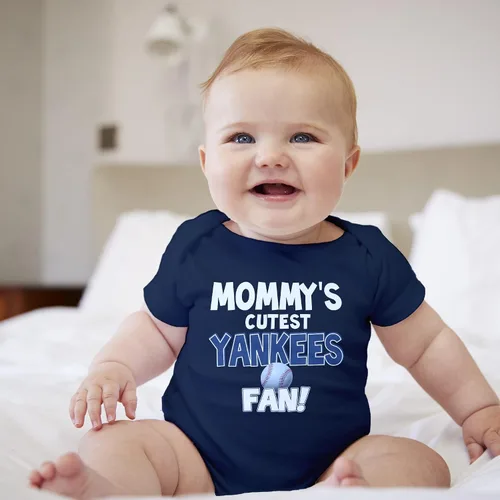 Vista 2 de NanyCrafts Baby Mommy's Cute Yankees - Mameluco para fanáticos de los Yankees