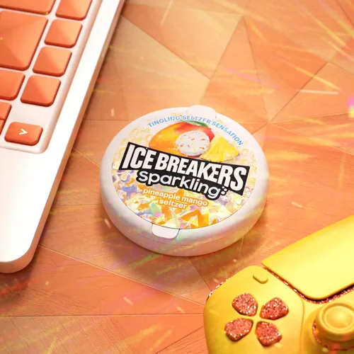 Vista 6 de ICE BREAKERS Sparkling Pineapple Mango Seltzer Latas de mentas sin azúcar, 1.5 oz (8 unidades)