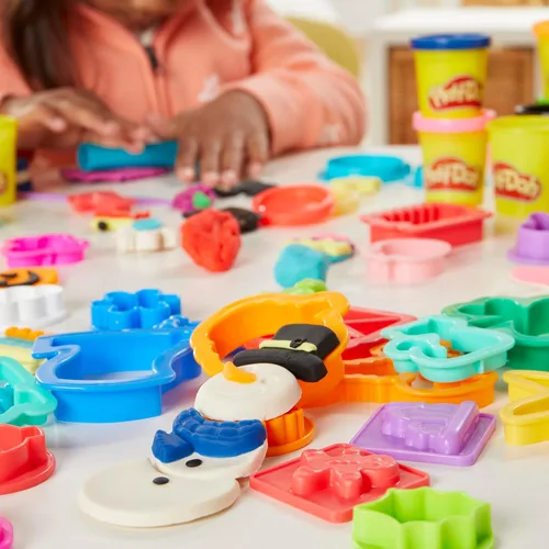 Vista 4 de Play-Doh - Set de herramientas navideñas, 43 accesorios y 10 colores de compuesto para modelar, regalos para rellenar calcetines de Navidad