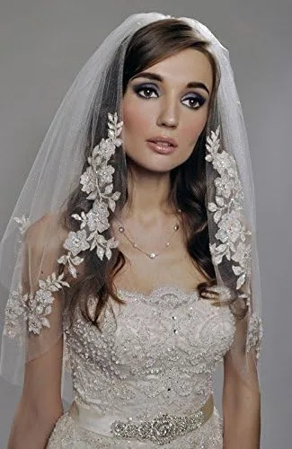 Vista 2 de Velo de novia corto con decoraciones de flores y perlas y peine