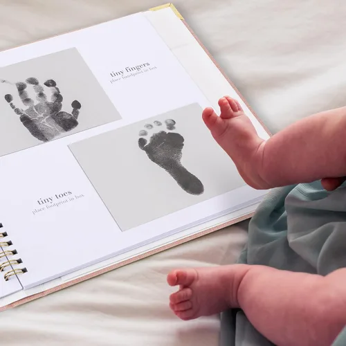 Vista 23 de Libro de recuerdos de bebé para niños y niñas – Libro atemporal para bebés de 5 años – Libro de recortes de diario neutro o álbum de fotos