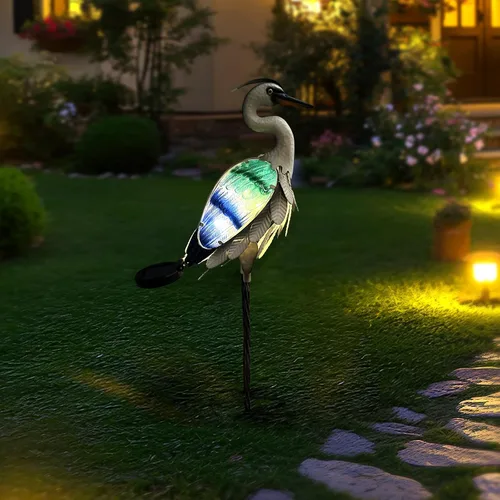 Vista 5 de HONGLAND Estatua de grúa de metal solar para jardín, escultura de garza de cristal al aire libre, decoración de pájaro costero del océano