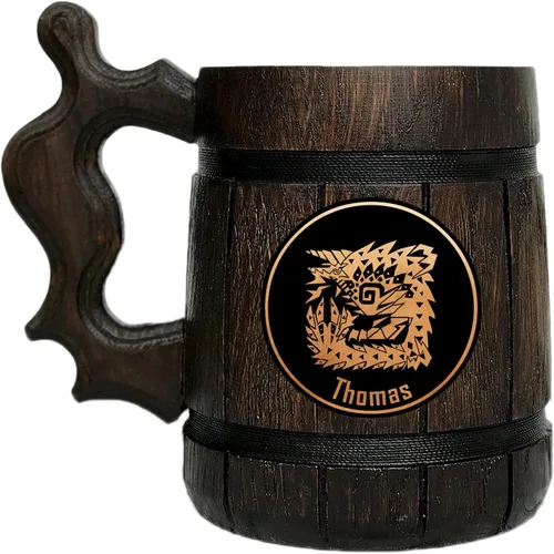 Vista 3 de Taza de cerveza de madera MHW Zinogre. Taza de cerveza MHW personalizada. Taza gamer. Carta MHW. Regalo para él. Regalo para jugadores de madera