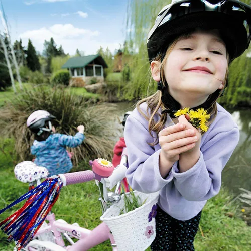 Vista 2 de Campana de bicicleta para niños y serpentinas para niñas, 1 paquete de campanas de bicicleta de flores con 2 serpentinas de bicicleta