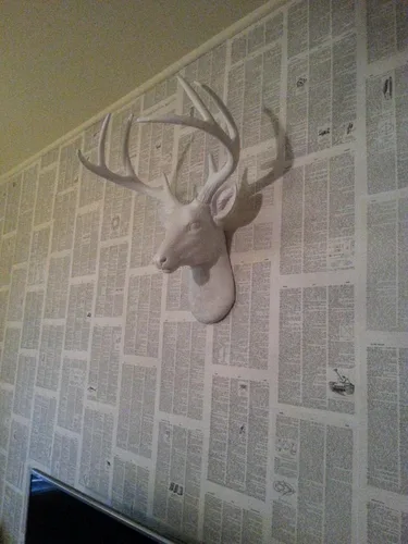 Vista 7 de Cabeza de ciervo, decoración de pared de Wall Charmers. Busto de imitación de taxidermia, metalizado, fabricado en resina, Poliresina, Blanco, L