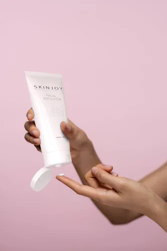 Vista 4 de SKINJOY Exfoliante facial, exfoliante facial con cuentas de jojoba y cera de abejas, productos para el cuidado de la piel facial, removedor