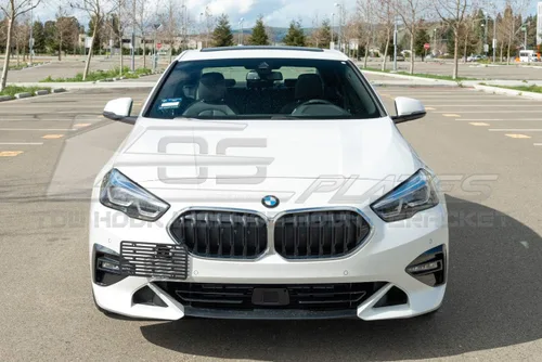 Vista 2 de Repuesto para modelos de parachoques de base estándar Gran Coupe 2020 actuales de BMW F44 2 EOS Plate Version 2 Gancho de remolque
