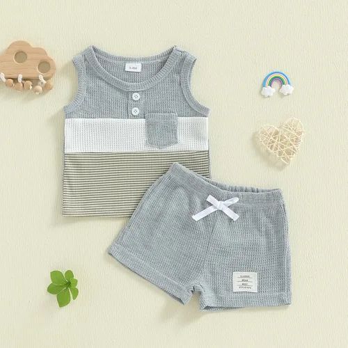 Vista 4 de Ropa de bebé niño sin mangas + pantalones cortos con estampado a rayas con bolsillos, 2 piezas de trajes de verano