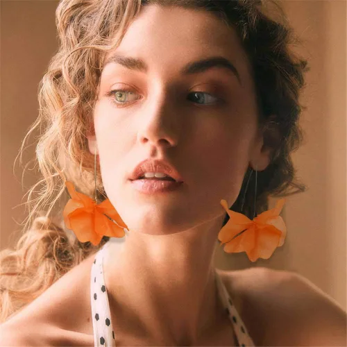 Vista 4 de Aretes bohemios de resina con pétalos de rosa, aretes largos de acrílico escalonados, aretes de borla floral exagerados para mujeres y niñas