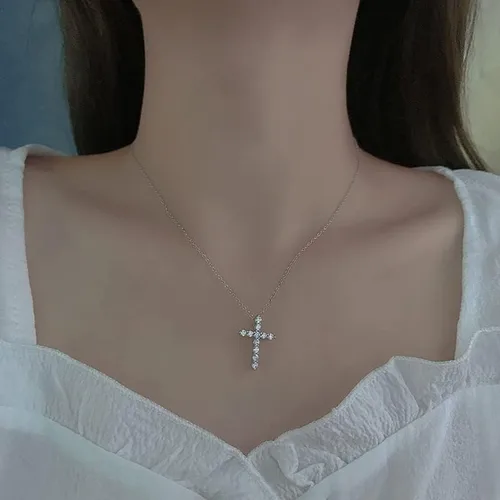 Vista 3 de Collar de moissanita con cruz de oro de 14 quilates de 1.1 quilates para mujer, delicado collar con colgante de cruz con moissanita, 18 pulgadas