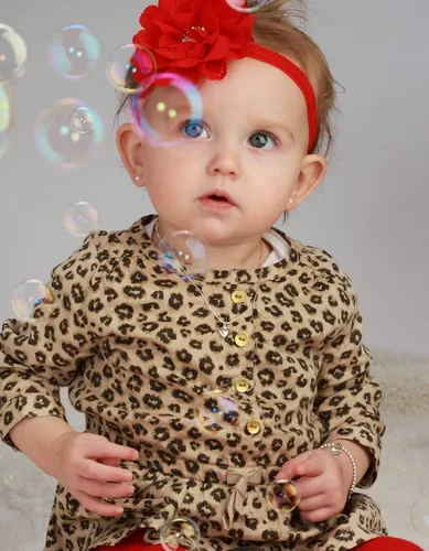 Vista 4 de Pulsera de plata de ley u oro para bebés, niños o mujeres con dije de corazón para niñas, Plata