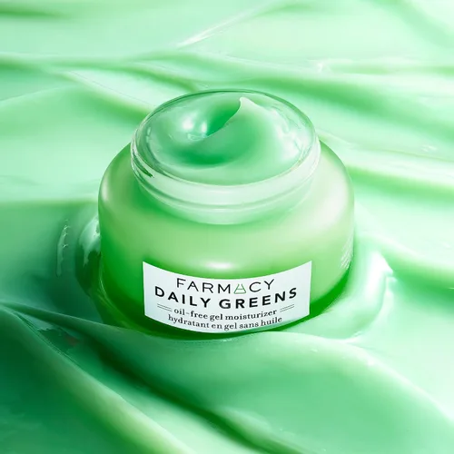 Vista 2 de Farmacy Hidratante facial de viaje, hidratante facial sin aceite Daily Greens con poliglutámico + ácido hialurónico, crema facial de gel que reduce