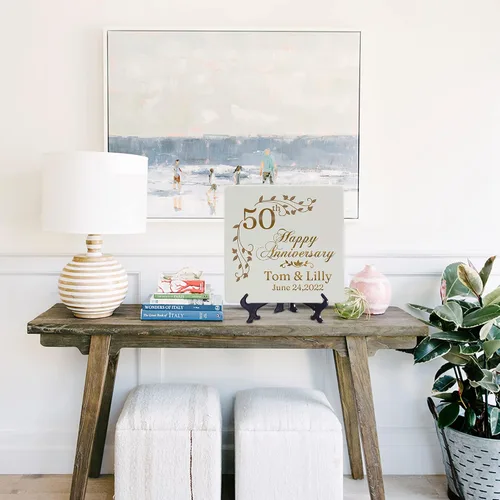 Vista 2 de Placa personalizada para aniversario 50 de boda con soporte, platos cuadrados de cerámica de porcelana de 9 pulgadas, regalo de aniversario dorado