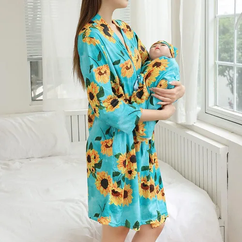 Vista 3 de AWIBMK Mommy and Me Robe and Swaddle Set Floral Maternity and Baby Matching Delivery Blanket Headband for Mom Girl Boy 4pcs