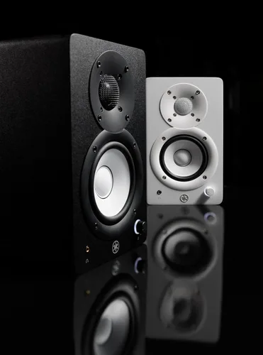 Vista 9 de Yamaha HS3 Monitor de estudio con alimentación en negro, par (HS3 B)