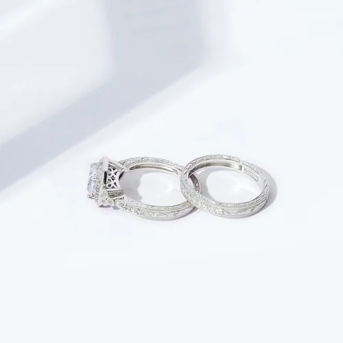 Vista 7 de Amazon Essentials Anillo antiguo de plata de ley chapada en platino o oro con circonita cúbica de elementos infinitos de corte Asscher