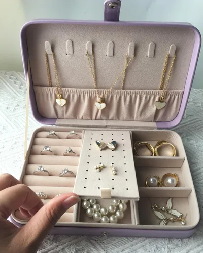 Vista 4 de Joyero organizador para viajes, joyería de piel sintética para niñas, organizador de joyas para aretes, collares, anillos, relojes, bodas