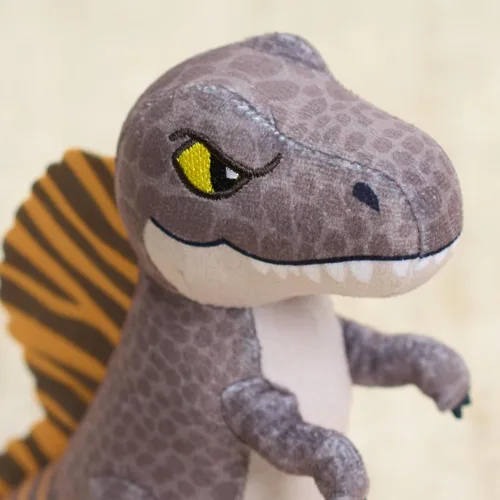 Vista 3 de JURASSIC WORLD Rebirth - Spinosaurio de peluche pequeño, dinosaurio de peluche de 7 pulgadas de alto, a partir de 3 años