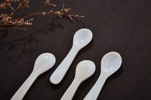 Vista 4 de DUEBEL Juego de 6 cucharas de caviar de madre perla blanca para caviar, huevo, helado, café (blanco, 4.3 x 1.0 in)