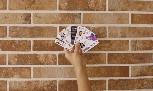 Vista 8 de Impresora de Tarjetas de Plástico Badgy100 con Badge Studio - Software de Diseño de ID para Tarjetas de Identificación Personalizadas, a Prueba
