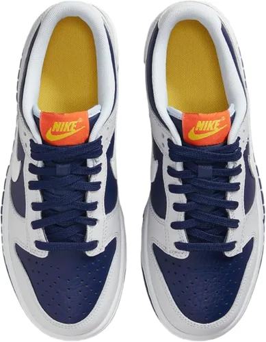 Vista 221 de Nike Kid's Dunk Low Sneaker