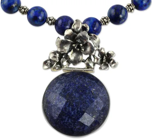 Vista 2 de NOVICA Collar con colgante de lapislázuli hecho a mano, joyería de plata de ley 925, declaración azul, india, floral, bollywood, piedra natal, lirio