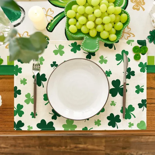 Vista 2 de Artoid Mode Juego de 4 manteles individuales del día de San Patricio con trébol beige de 12 x 18 pulgadas para decoración de fiestas, cocina, comedor