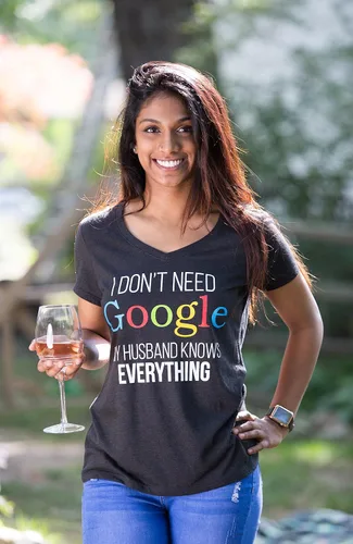 Vista 5 de My Husband Knows Everything Camiseta con cuello en V para mujer