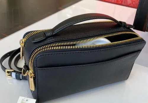 Vista 2 de Michael Kors Bandolera mediana con doble cremallera para teléfono