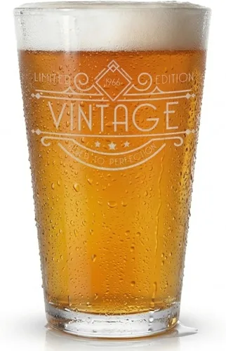 Vista 11 de Spotted Dog Company Vaso de pinta grabado vintage de 1966 de 16 onzas – Regalos de feliz cumpleaños 60 para hombres y mujeres, saludos a cumplir 60