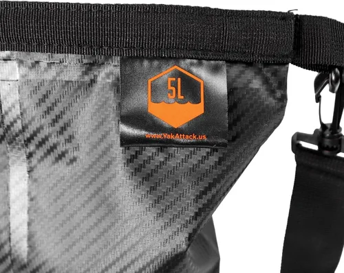 Vista 4 de YakAttack Bolsa de secado enrollable de 5L con válvula de aire, carbono negro, bolsa seca marina impermeable para kayak, canotaje y paddleboarding