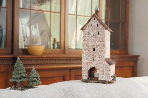 Vista 4 de Colección de casas y pueblos de cerámica - Decoración de habitación hecha a mano Arte de cerámica Portavelas Portavelas miniatura Light House Dolder